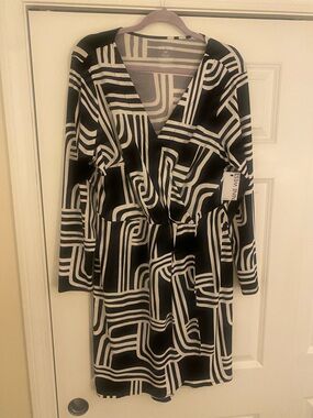 Nine West Black & White Geometric Wrap-Style Long Sleeve Dress